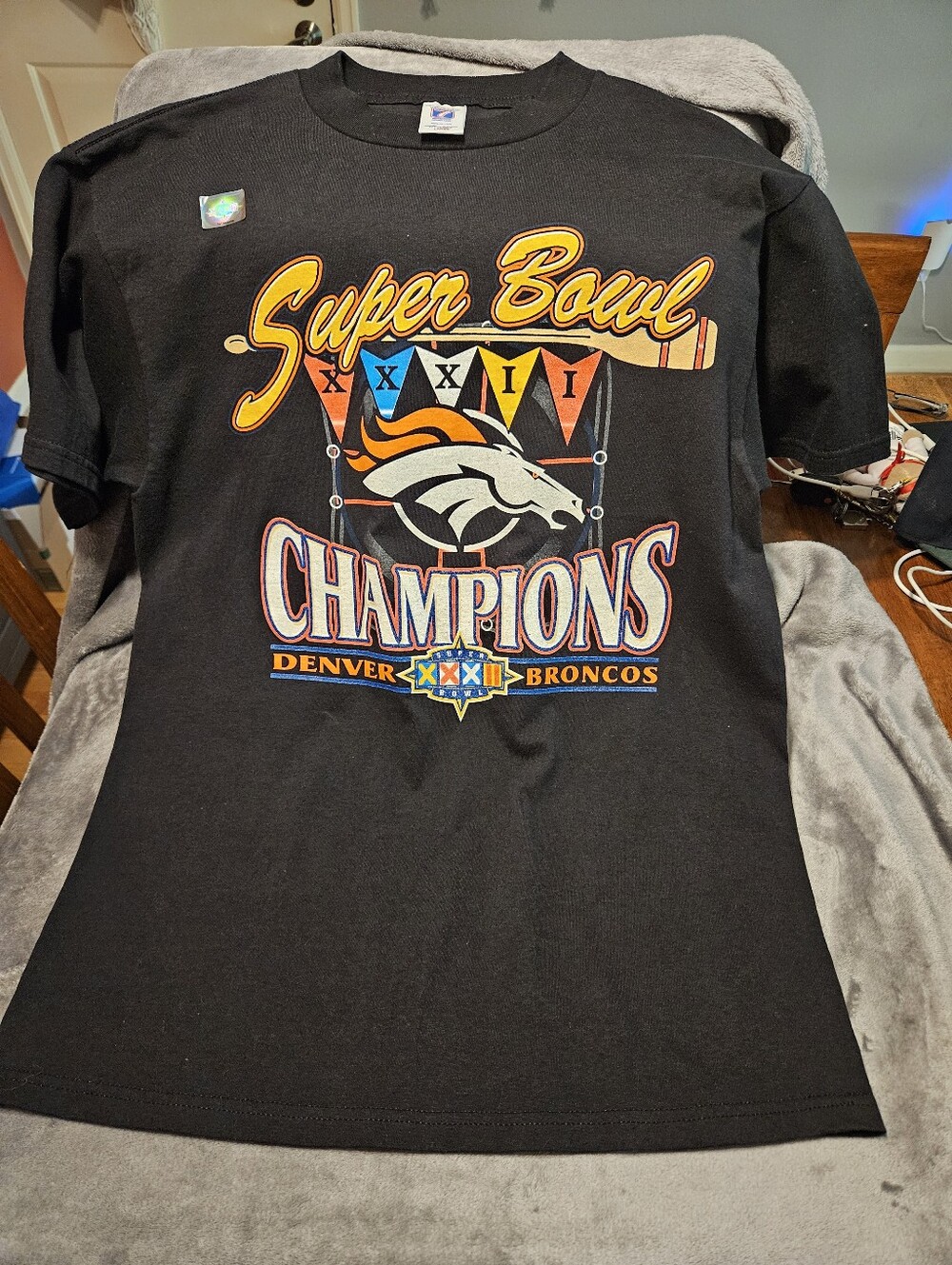 Vintage 1997-1998 Denver Broncos Super Bowl XXXII champions t-shirt.